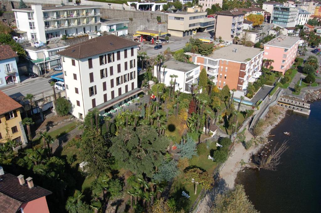 Hotel Garni Rivabella Au Lac Brissago TI Exterior foto