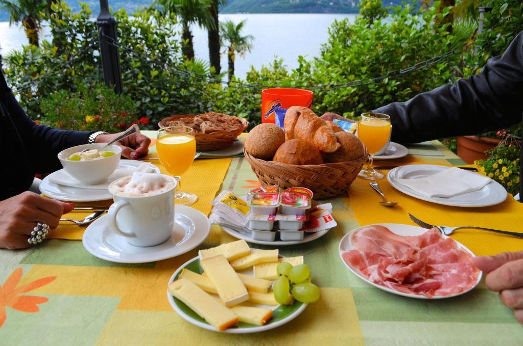 Hotel Garni Rivabella Au Lac Brissago TI Exterior foto
